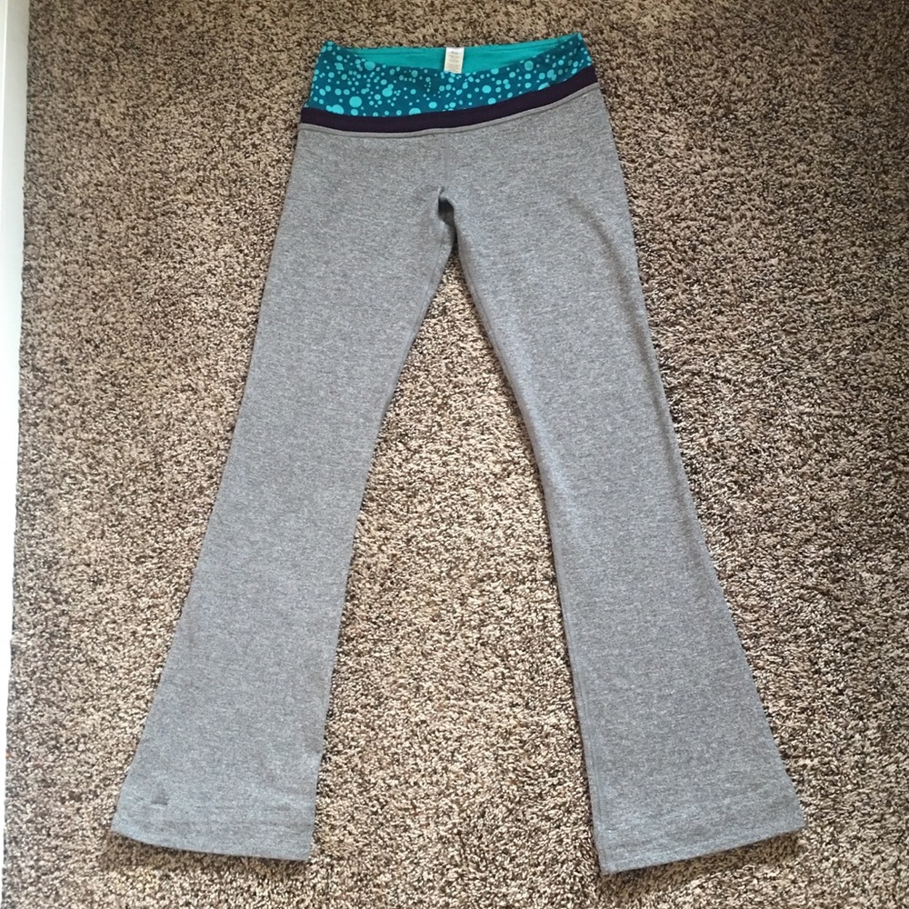 Size 12 ivivva grey flare leggings!